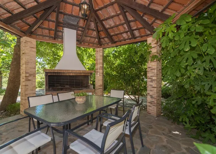 Fos Villa *